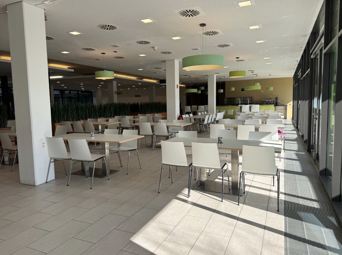 Mama's Kantin – Işıklı İç Mekan